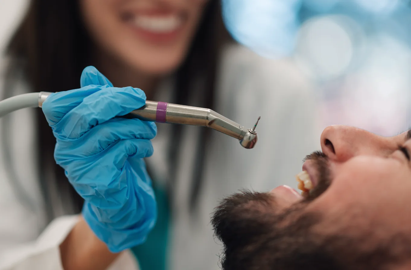 Importancia de las limpiezas dentales regulares con el dentista